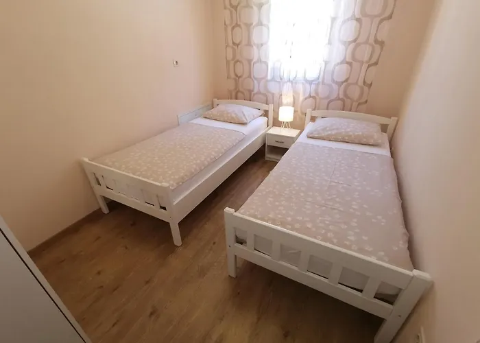 Apartamento With Parking Space - 22514 Crikvenica